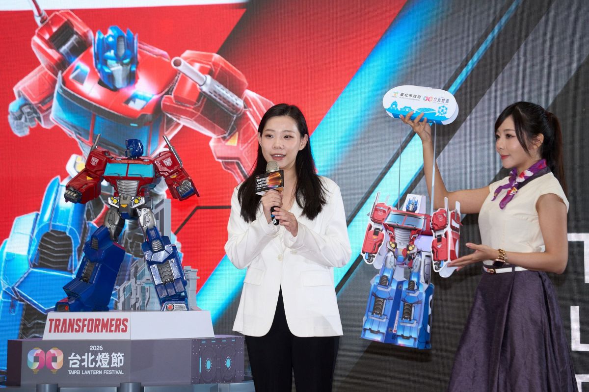 「超人力霸王」降落愛河灣！高雄燈會主題公開，台北「變形金剛提燈」免費拿