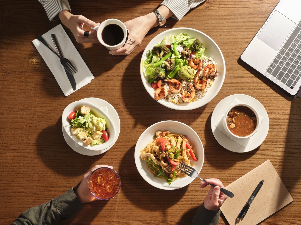 290元開吃高CP值套餐！義大利麵、漢堡８款，再附湯或沙拉、飲料無限續