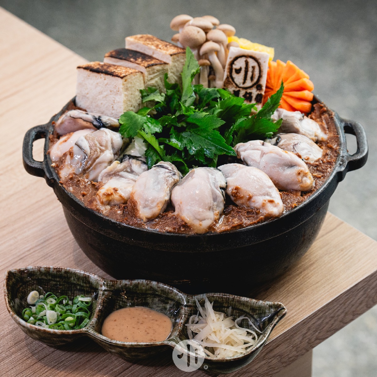 廣島牡蠣×10爽吃！「點土手鍋加送肉盤」鮮度破表，必點彩虹麵、鮮奶茶