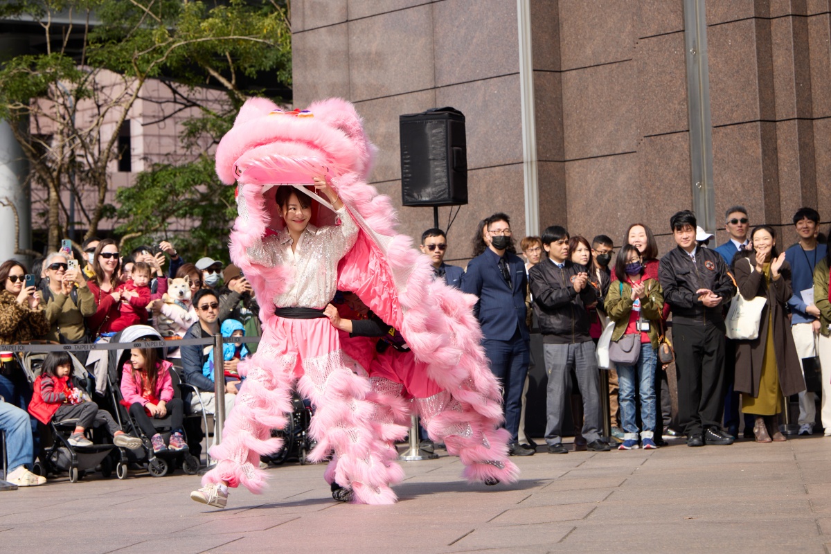 夢幻「皇后花園」超好拍！10種玫瑰打造童話世界，還有「搖搖馬樂園」也要玩