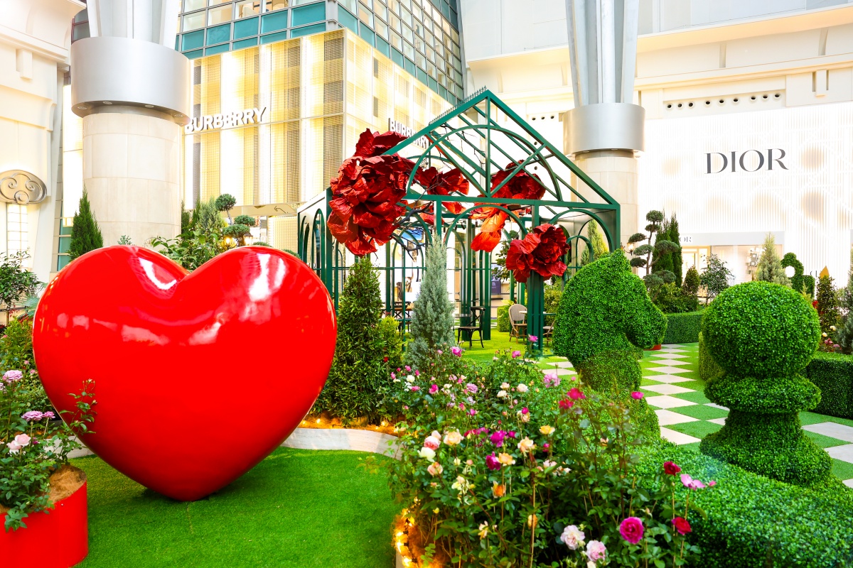 夢幻「皇后花園」超好拍！10種玫瑰打造童話世界，還有「搖搖馬樂園」也要玩