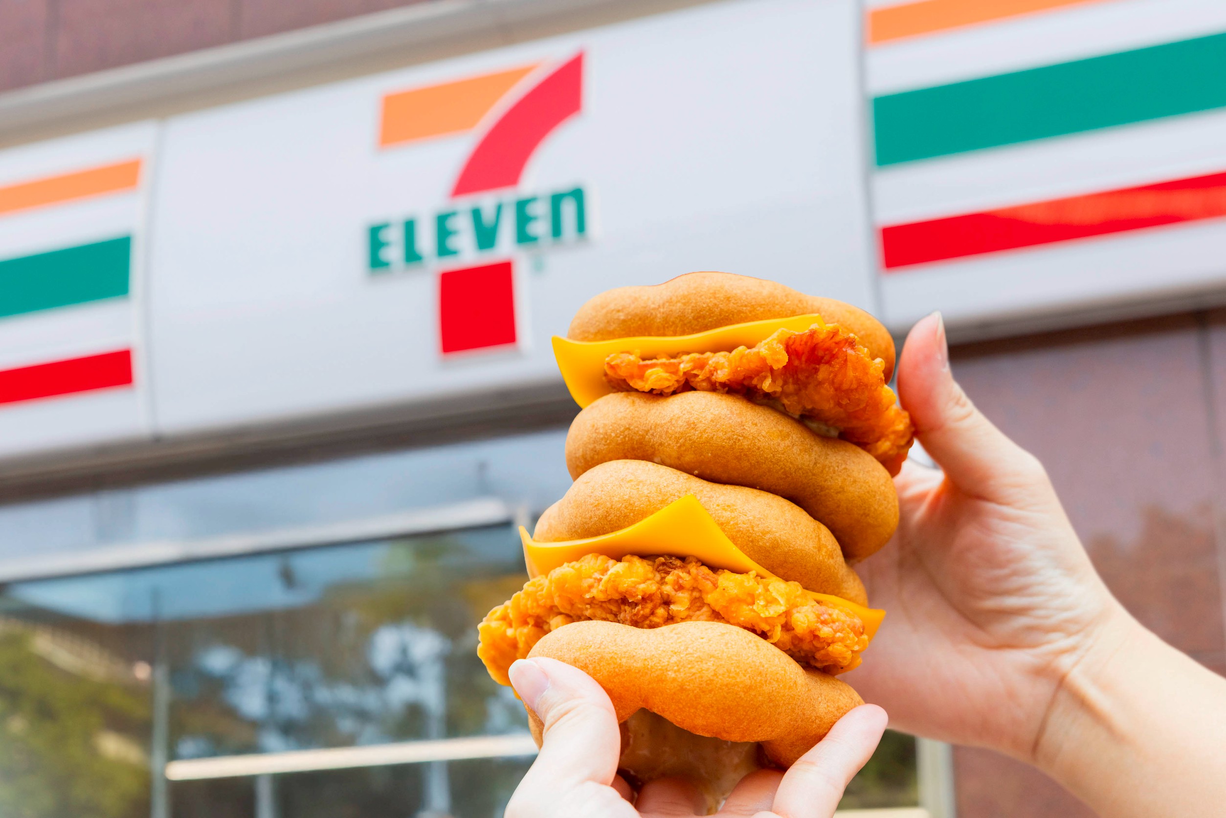 7-11珍奶、發熱衣買一送一！４超商冷氣團優惠包，咖啡、暖暖包半價快囤