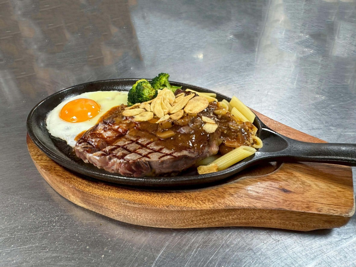 每日中午限量20份！200元開吃高CP值「大分量牛排」，附螺旋酥皮濃湯、飲料