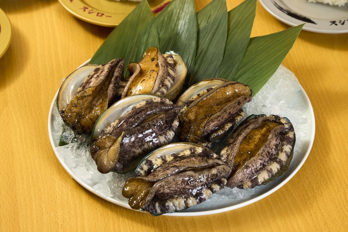 壽司郎首間全新店型！150公分「巨型螢幕」還能玩遊戲，必吃半價活鮑魚