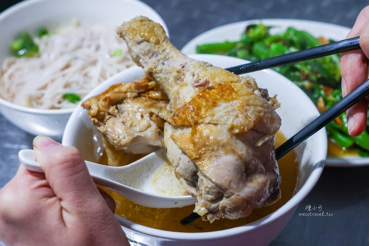 陽明山隱藏版！平菁街帆布棚麻油雞，酒香濃厚湯底免費續，紫山藥湯圓Q彈必點