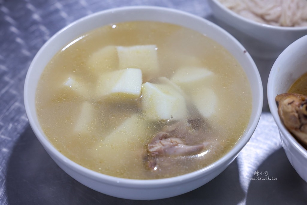 陽明山隱藏版！平菁街帆布棚麻油雞，酒香濃厚湯底免費續，紫山藥湯圓Q彈必點