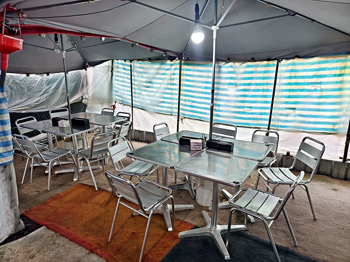 陽明山隱藏版！平菁街帆布棚麻油雞，酒香濃厚湯底免費續，紫山藥湯圓Q彈必點