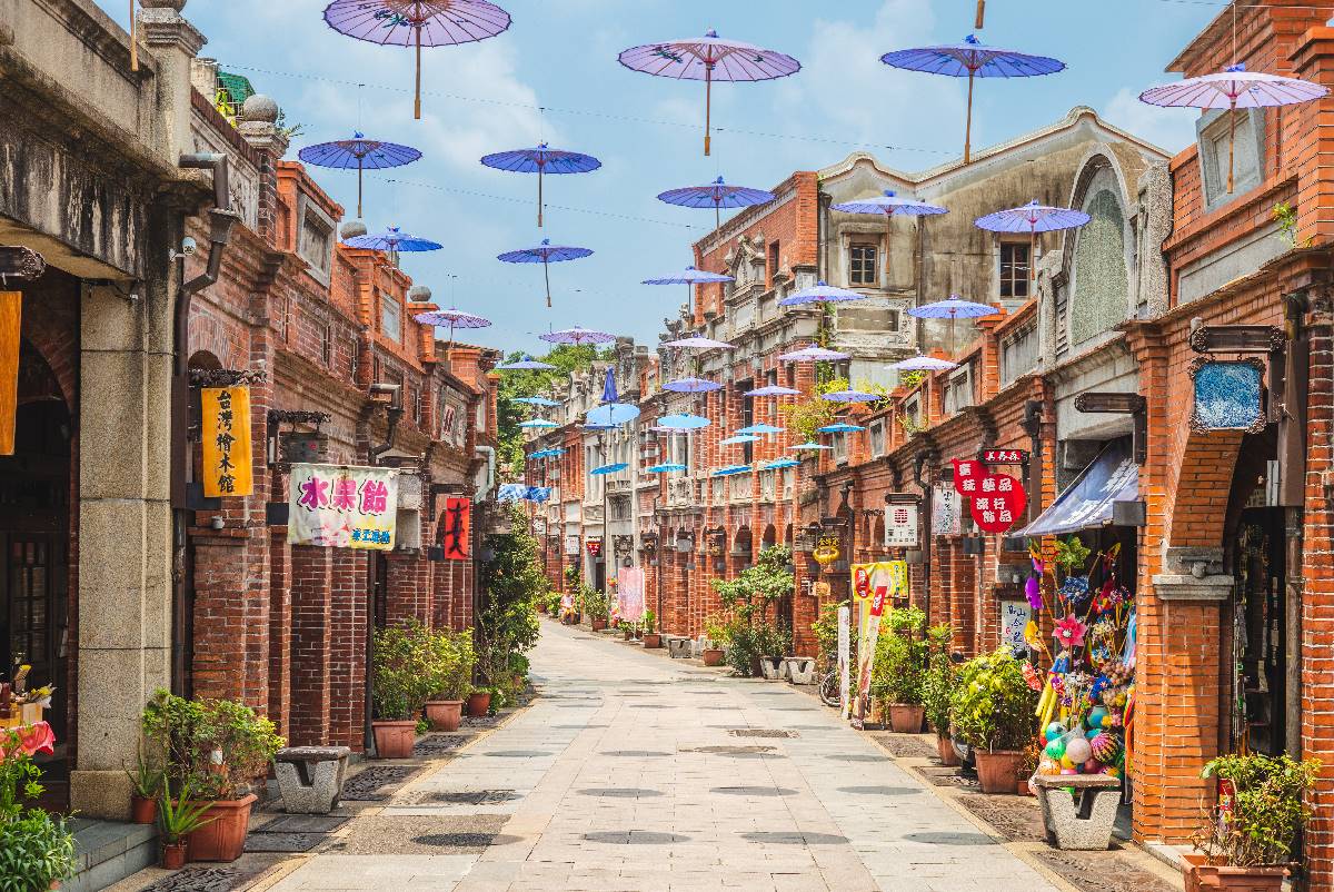 淡水、九份都輸它！2026過年必逛老街Top10，冠軍吃美食還能拜拜祈福