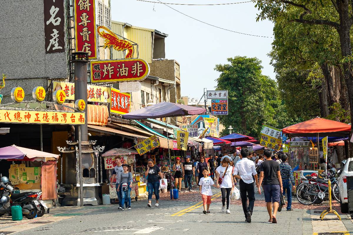 淡水、九份都輸它！2026過年必逛老街Top10，冠軍吃美食還能拜拜祈福