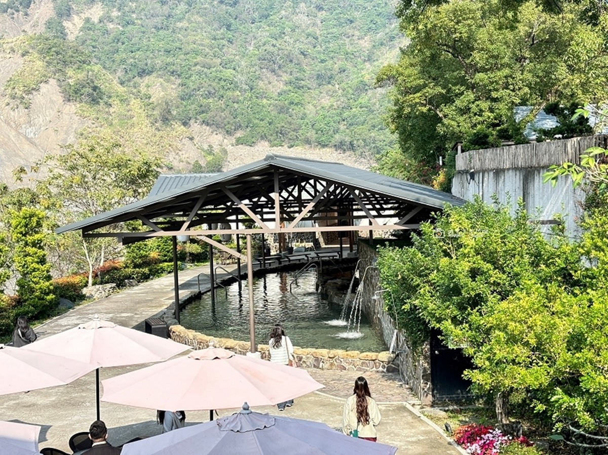 南台灣偽出國爽玩馬年！台版迪士尼城堡、最美海景百貨、迷你亞馬遜