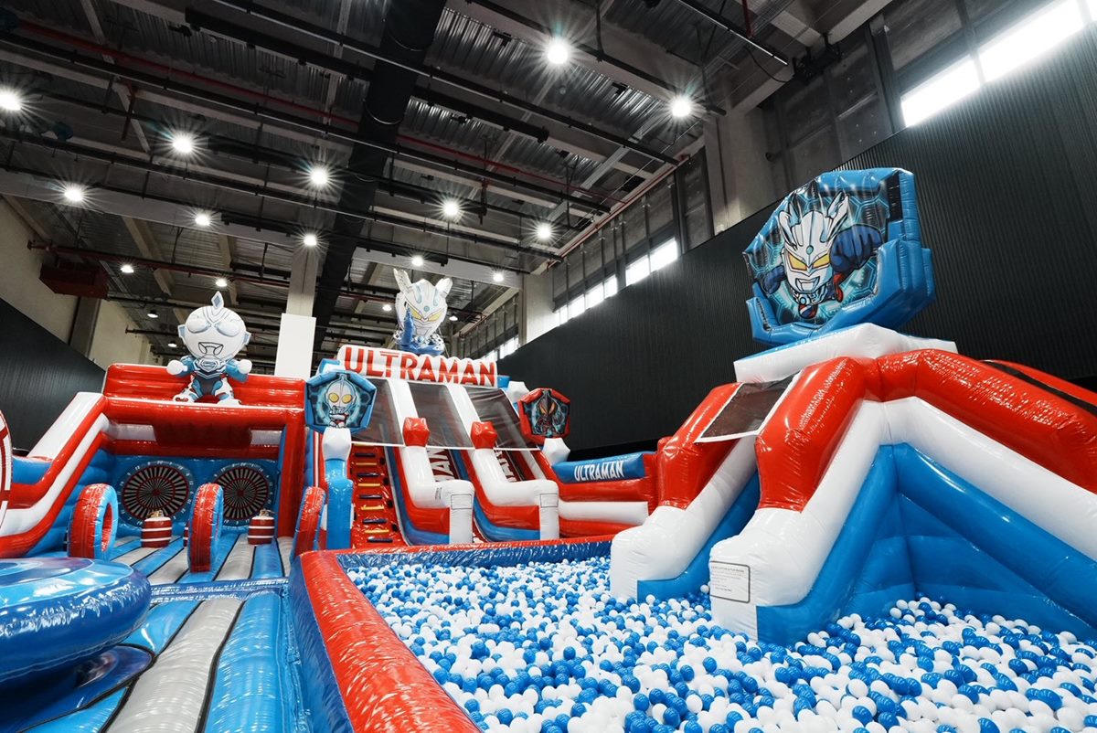 全台獨家「超人力霸王氣墊樂園」！４米溜滑梯、障礙跑酷，６設施500款周邊