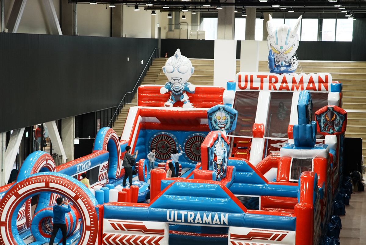 全台獨家「超人力霸王氣墊樂園」！４米溜滑梯、障礙跑酷，６設施500款周邊