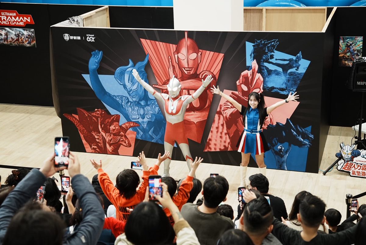 全台獨家「超人力霸王氣墊樂園」！４米溜滑梯、障礙跑酷，６設施500款周邊