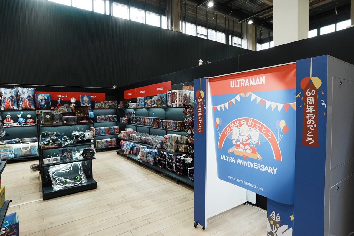 全台獨家「超人力霸王氣墊樂園」！４米溜滑梯、障礙跑酷，６設施500款周邊