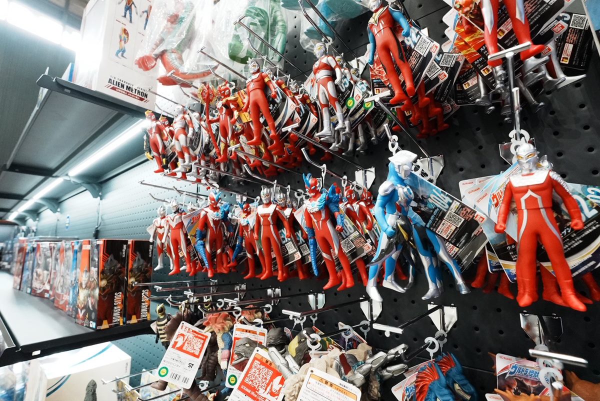 全台獨家「超人力霸王氣墊樂園」！４米溜滑梯、障礙跑酷，６設施500款周邊