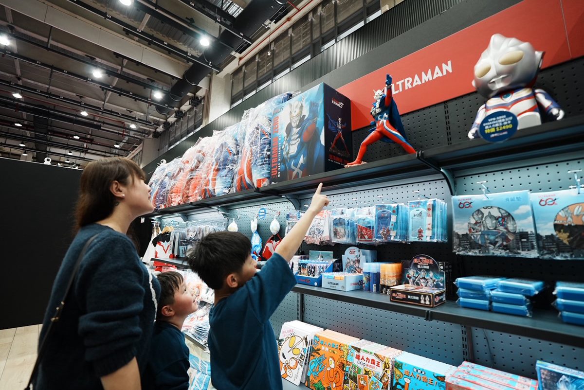 全台獨家「超人力霸王氣墊樂園」！４米溜滑梯、障礙跑酷，６設施500款周邊