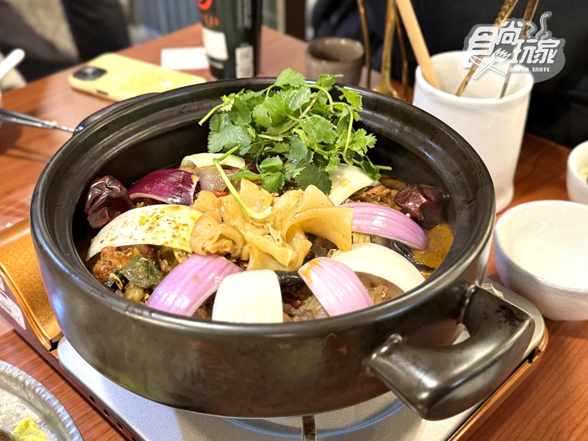 全新「港式火鍋」送活鮑魚！爆量卜卜鍋爽嗑「1.5斤蛤蜊」，６大必吃搶看