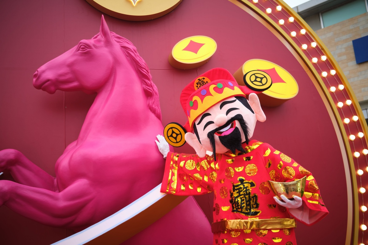 春節免費開運景點！打卡巨型麻將、唐人街，加碼免費逛「史努比快閃店」