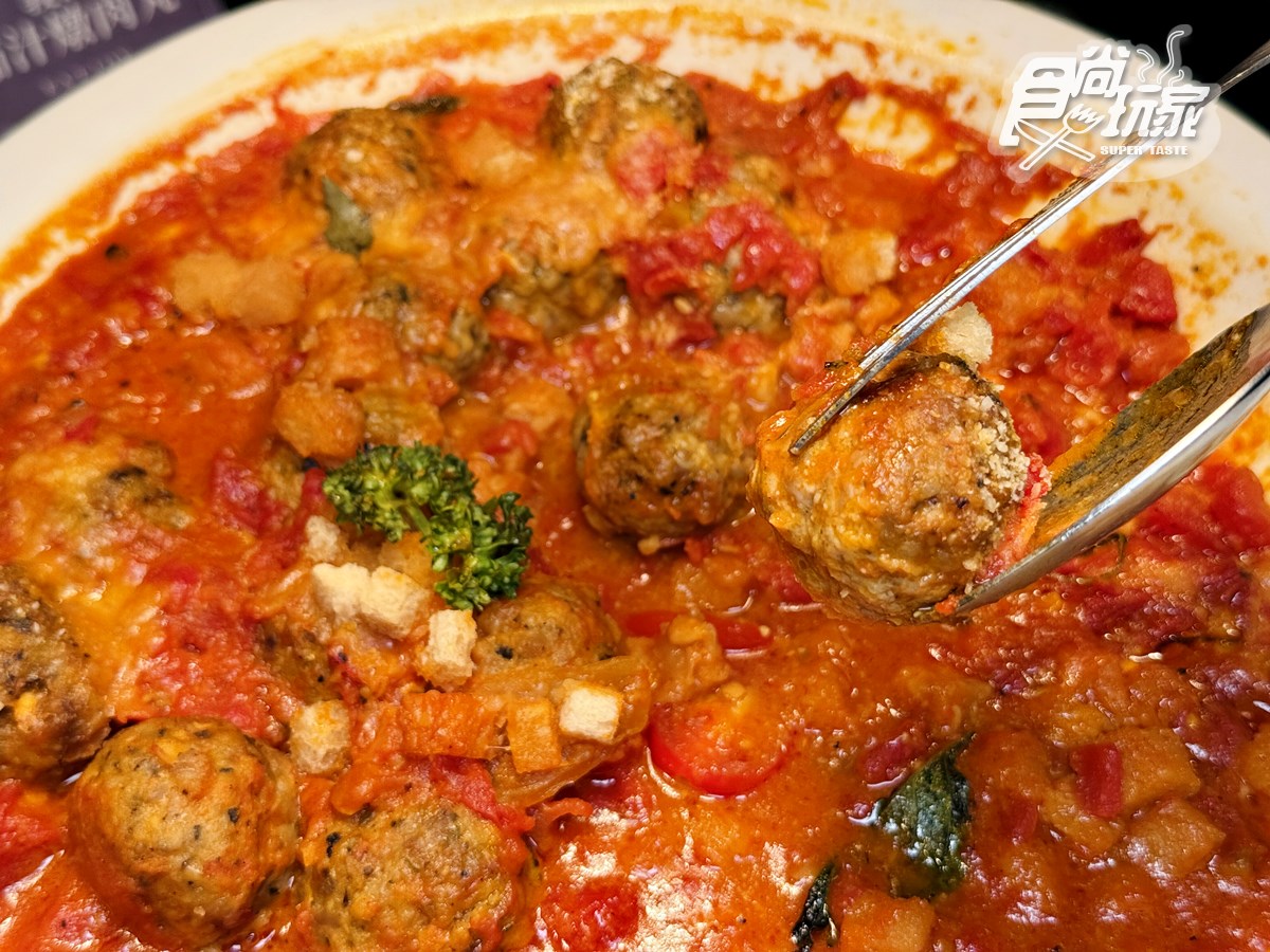 「南霸天火鍋」草莓吃到飽！百款草莓甜點＋自助吧暢吃，現切肉品、海鮮無限夾