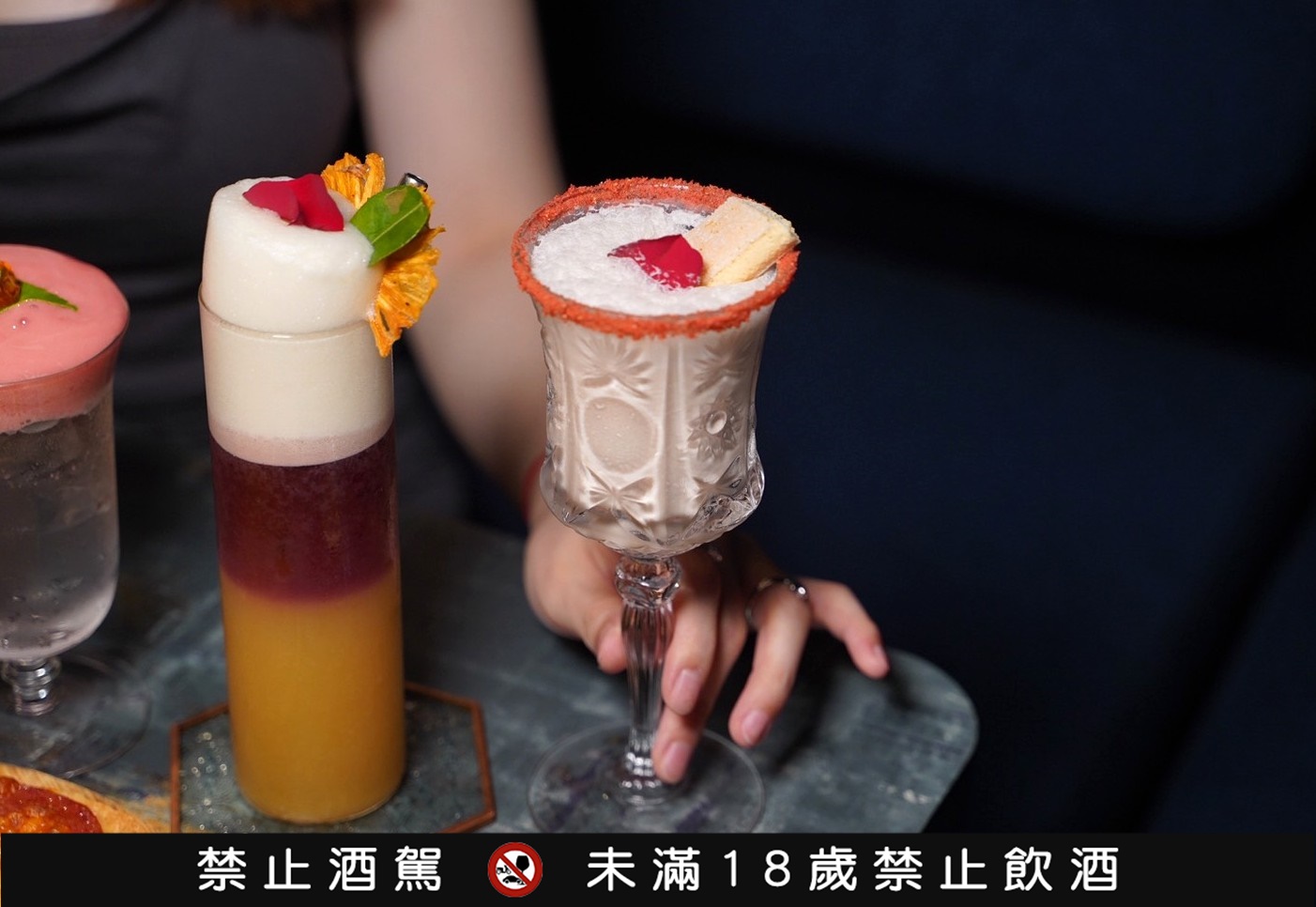 滿500送450！台北最狂酒吧300款琴酒任選，神人級必挑戰「巨大版長島冰茶」