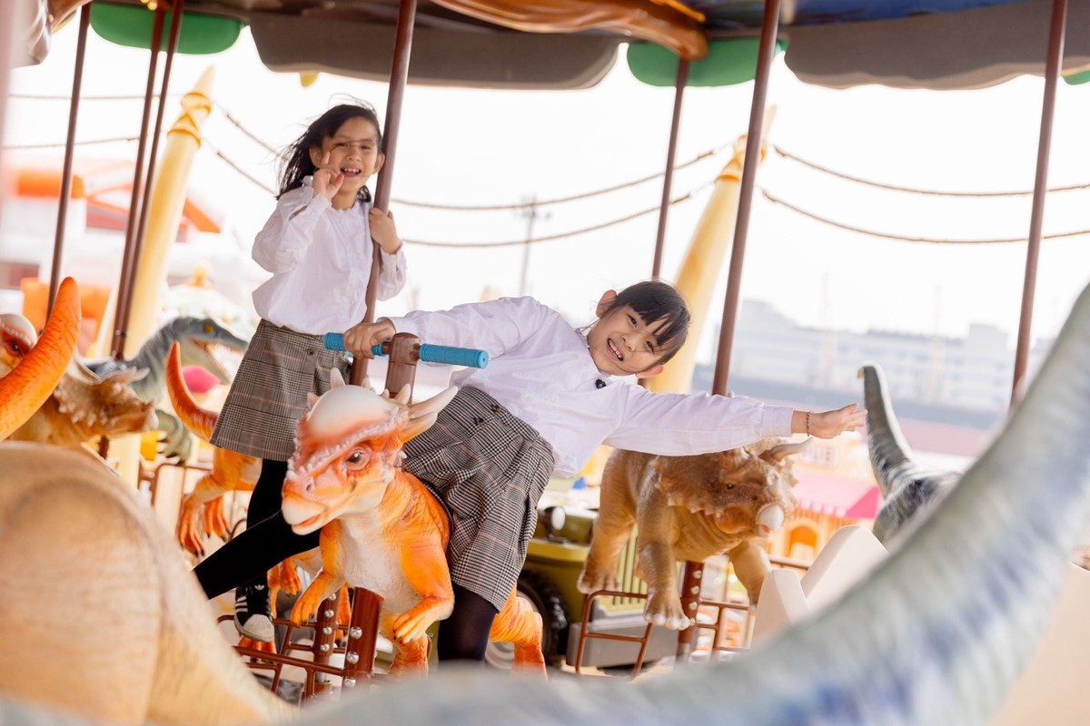 「超人力霸王」降落愛河灣！2026高雄燈會「冬日遊樂園」攻略，小提燈免費拿