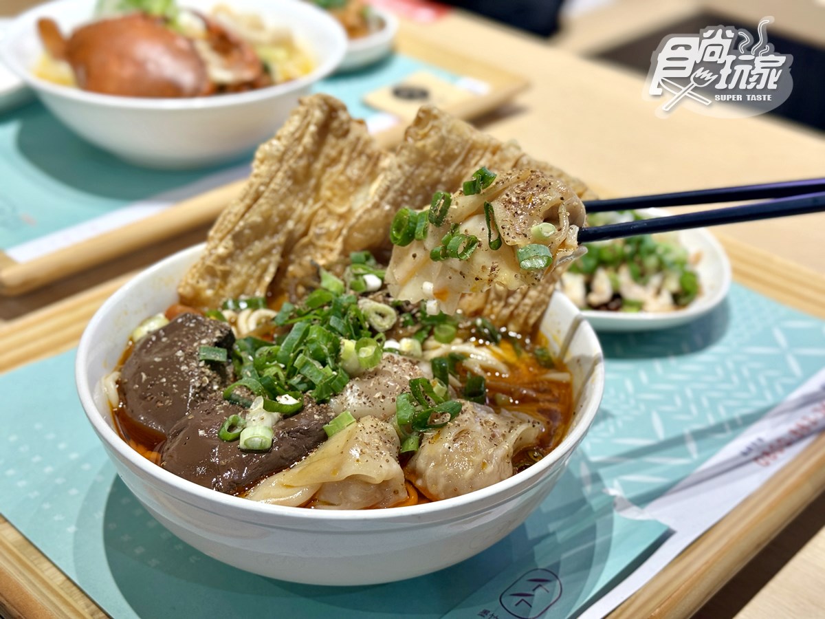 80元起吃爆！4.9星「平價銷魂燃麵」爽嗑巨無霸蟹黃麵，免費柚香小菜無限