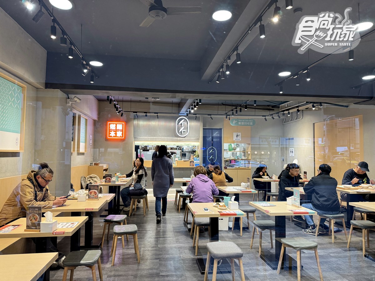 80元起吃爆！4.9星「平價銷魂燃麵」爽嗑巨無霸蟹黃麵，免費柚香小菜無限