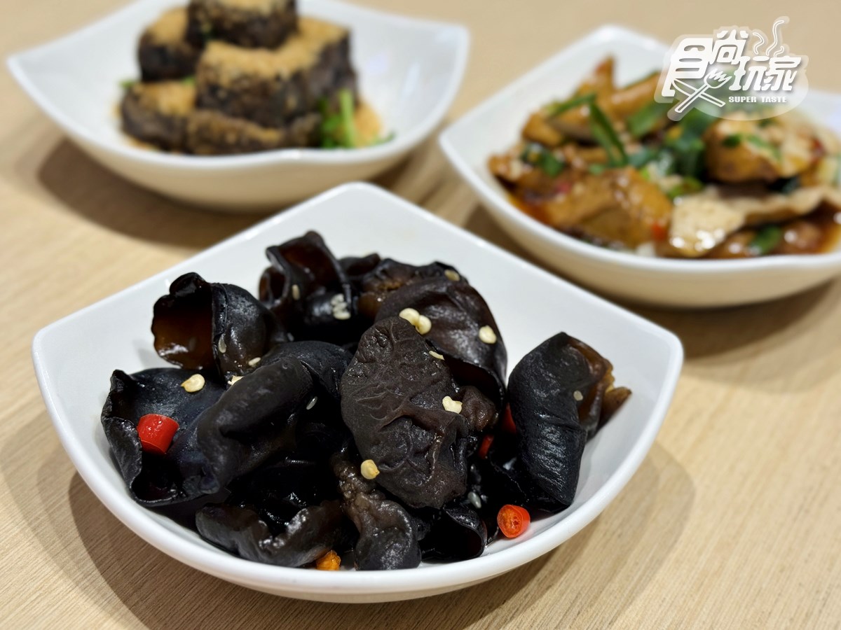 80元起吃爆！4.9星「平價銷魂燃麵」爽嗑巨無霸蟹黃麵，免費柚香小菜無限