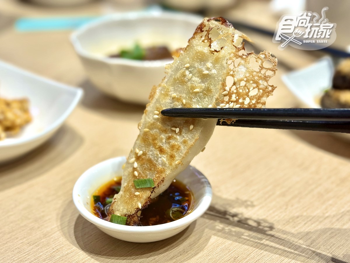 80元起吃爆！4.9星「平價銷魂燃麵」爽嗑巨無霸蟹黃麵，免費柚香小菜無限