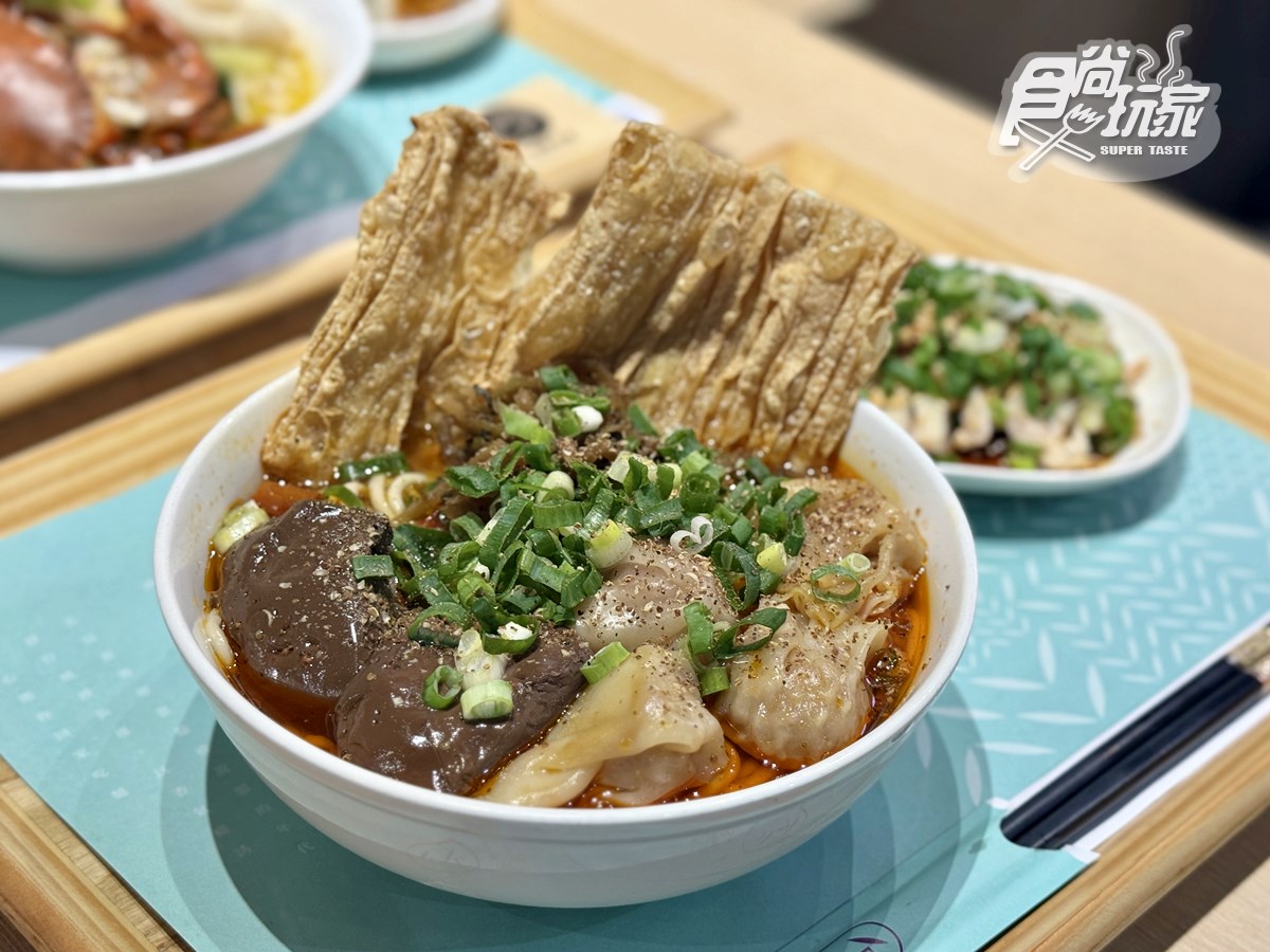 80元起吃爆！4.9星「平價銷魂燃麵」爽嗑巨無霸蟹黃麵，免費柚香小菜無限