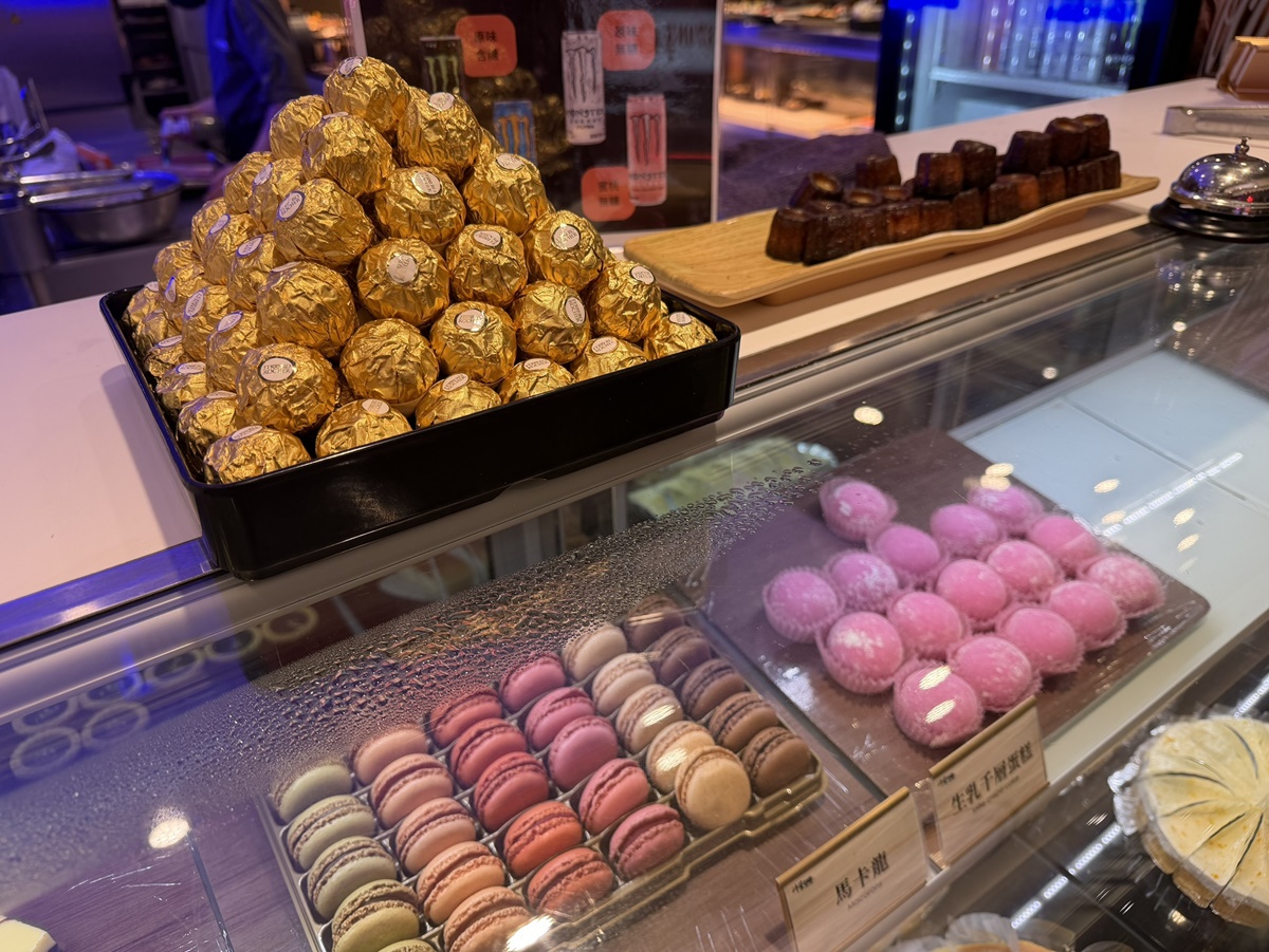 全台首間「金莎巧克力吃到飽」！799元嗑百款自助吧＋火鍋，大湖草莓無限夾