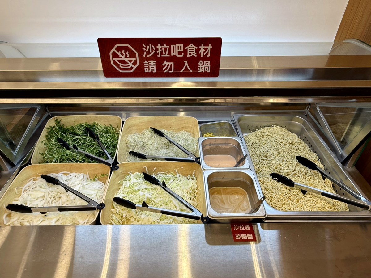 全台最狂「六扇門旗艦店」曝光！170元自助吧泡麵牆、豆花暢吃，免費送鍋料