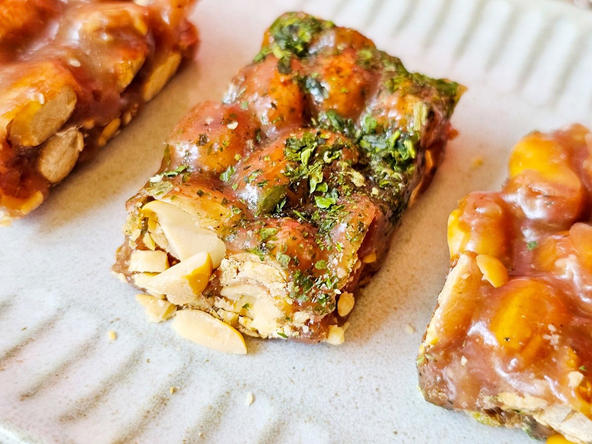 桃園伴手禮不只豆干！12家特搜：排隊名店毛毛蟲、百年花生糖、爆漿生乳燒