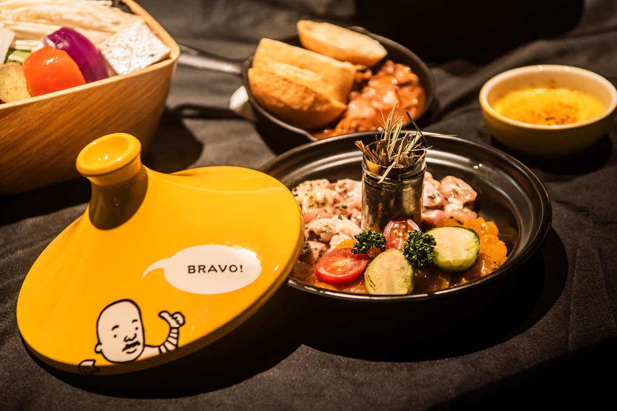 【賞燈美食祭】雞湯大叔免費升級迷迭燻香雞！必搭獵人燉雞湯，開心果冰吃到飽