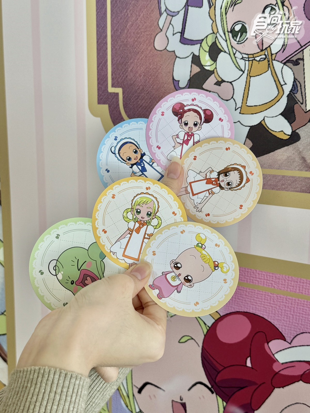 《小魔女DoReMi》咖啡廳圓夢了！魔幻舞台免費拍、甜點送道具貼紙５亮點