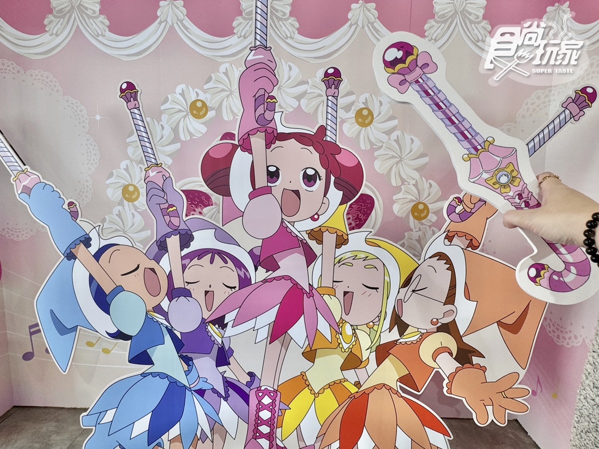 《小魔女DoReMi》咖啡廳圓夢了！魔幻舞台免費拍、甜點送道具貼紙５亮點