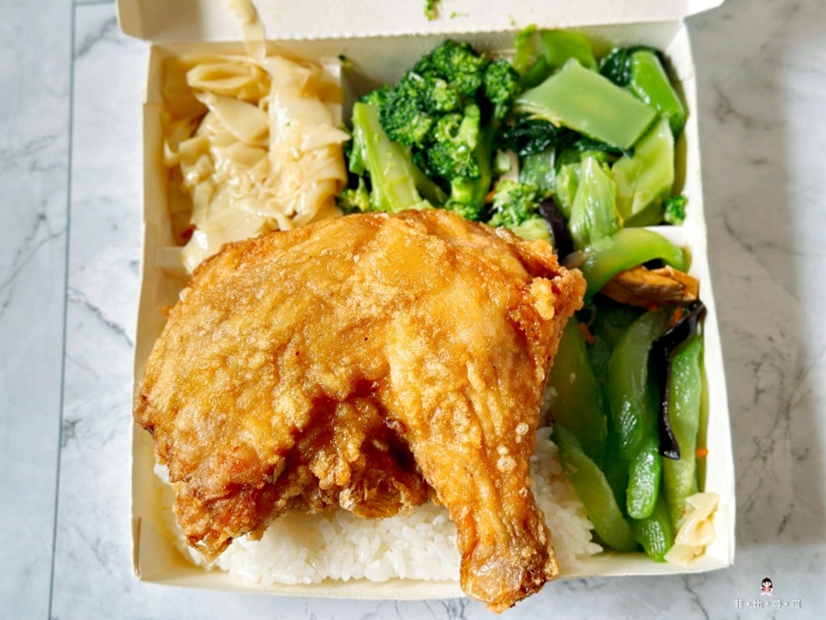 最低只要65元！高CP值「銅板價便當」嗑大雞腿＋４配菜，炒麵、湯品吃到飽