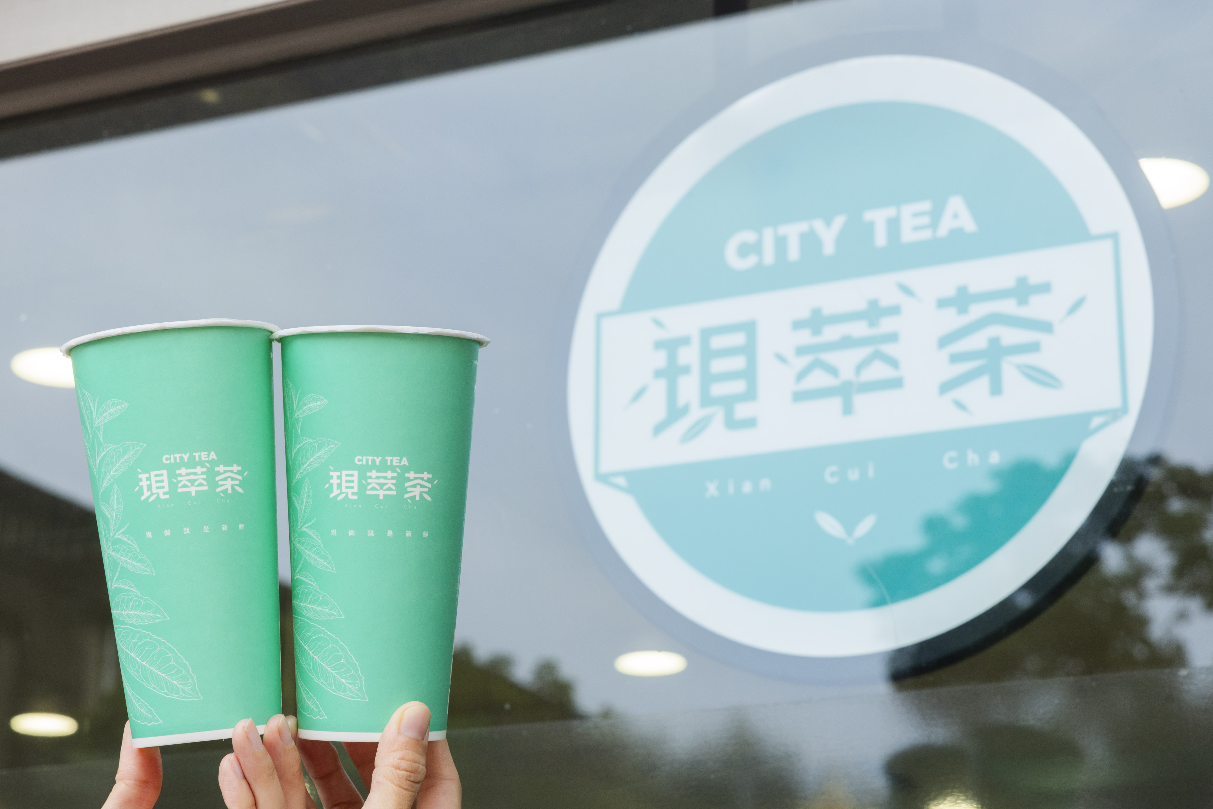 7-11咖啡、珍奶買８送８！超商春節優惠：喝10元拿鐵、全家零食第２件０元