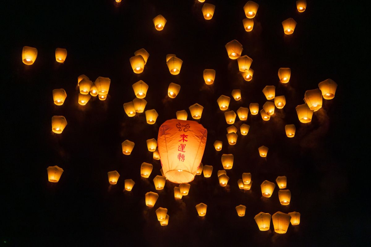 「2026平溪天燈節」這天登場！免費放天燈方式、平溪老街美食景點一次看