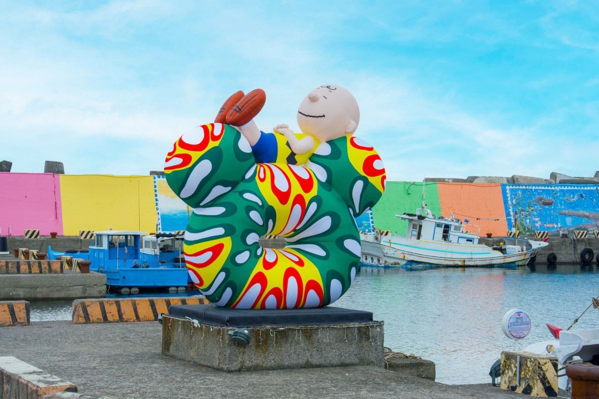 海邊出現巨大史努比甜甜圈！過年走春必訪屏東７大打卡點，情人節點燈整個月