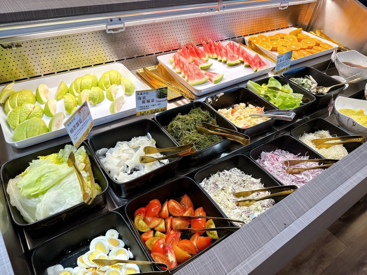 420元排餐＋自助吧！在地人大推「高CP值牛排」，熱炒、披薩、麻油雞吃到飽