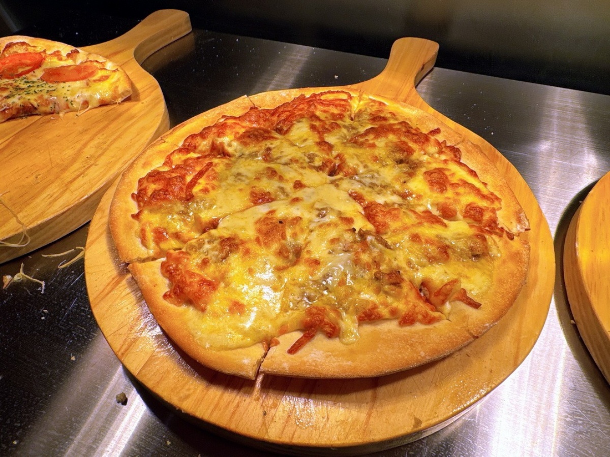 420元排餐＋自助吧！在地人大推「高CP值牛排」，熱炒、披薩、麻油雞吃到飽