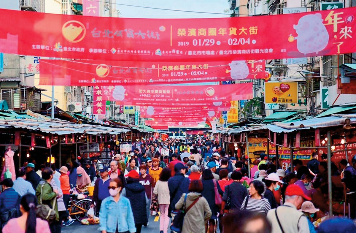 【2026年貨大街】最有年味的都在這！全台６大商圈時間、交通、必買全攻略