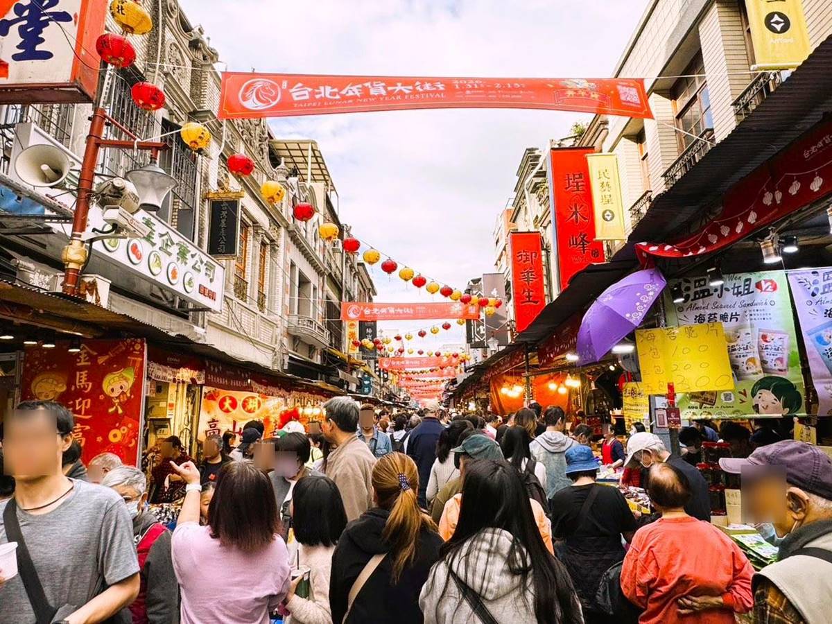 【2026年貨大街】最有年味的都在這！全台６大商圈時間、交通、必買全攻略