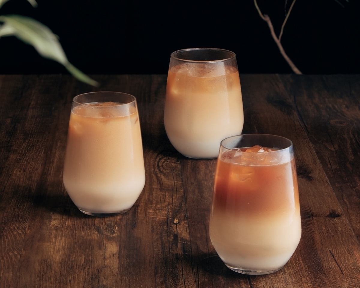 手搖２杯65折！「小佐お茶作」烏瓦拿鐵、伊莉亞奶茶雙享受，新品白黑奶茶也必喝