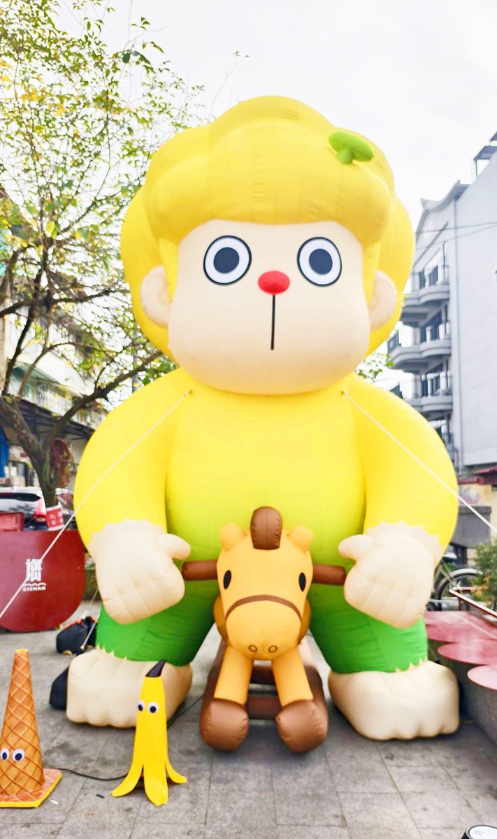 俏皮香蕉猴出沒！過年走春逛2026旗山燈會，百年老街吃美食、必拍景點看這