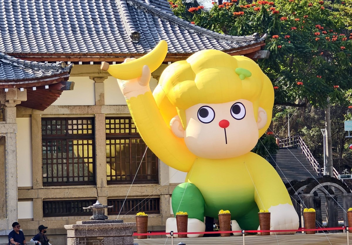 俏皮香蕉猴出沒！過年走春逛2026旗山燈會，百年老街吃美食、必拍景點看這