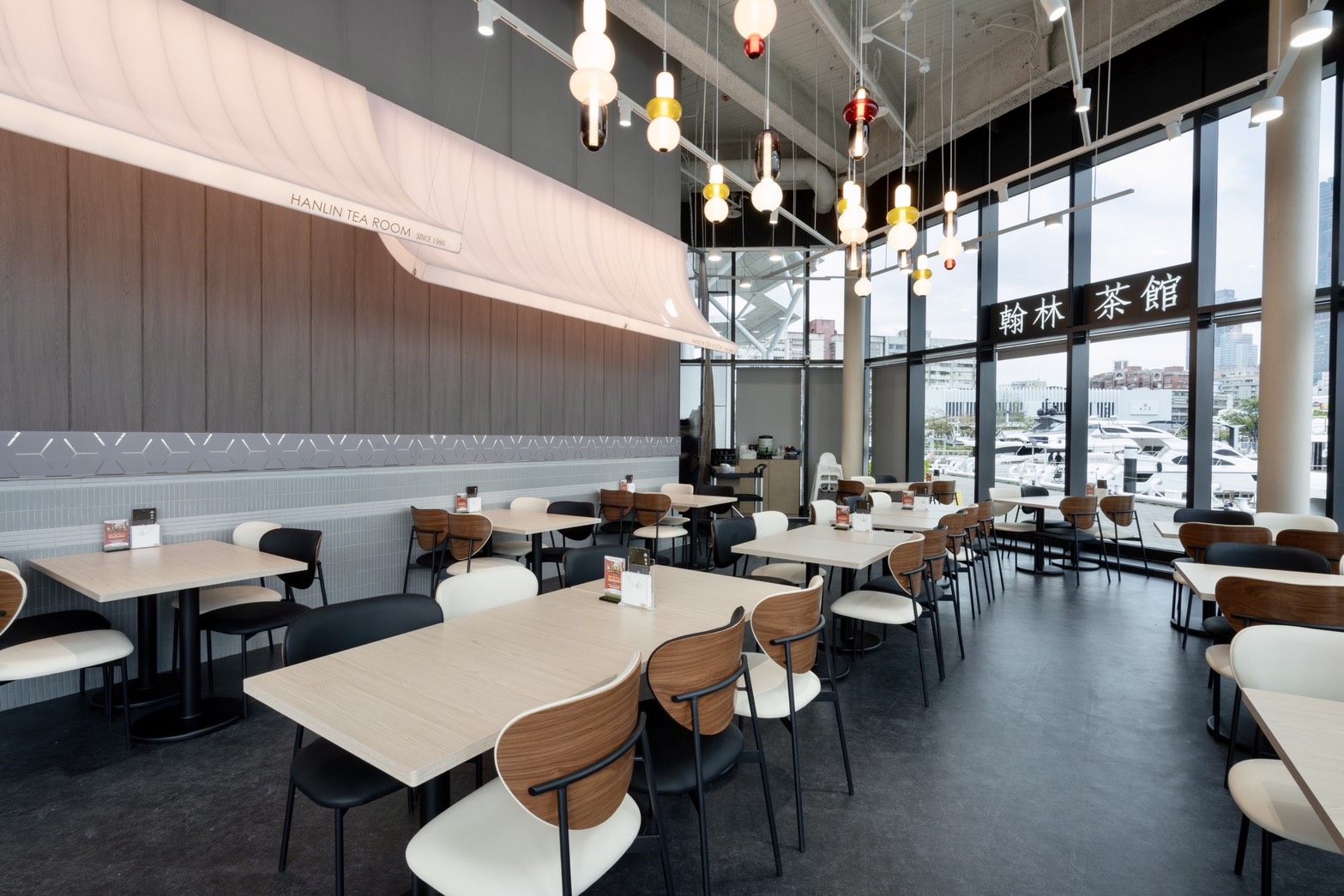 高雄「海景第一排」新景點！南台灣最美茶館珍奶買一送一，刮刮卡「整桌免單」