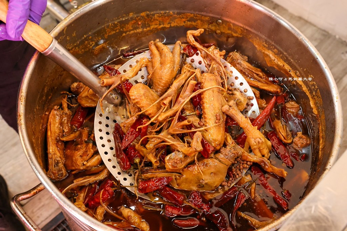 【賞燈美食祭】「夜市爆紅滷味」現折55元起！脆腸、鴨翅淋秘製醬料超唰嘴