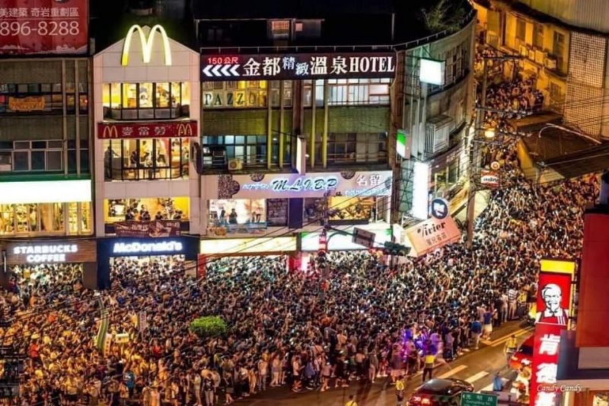 原來十年了？2016一起瘋的14件事：排隊拉麵、全台抓寶、搶當孔劉太太，你中幾項